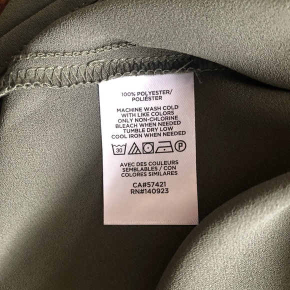 ★NWT★ Chic Ruffle Neck Tank Top!! Anne Taylor LOFT Army Green Sleeveless Blouse - Picture 8 of 11